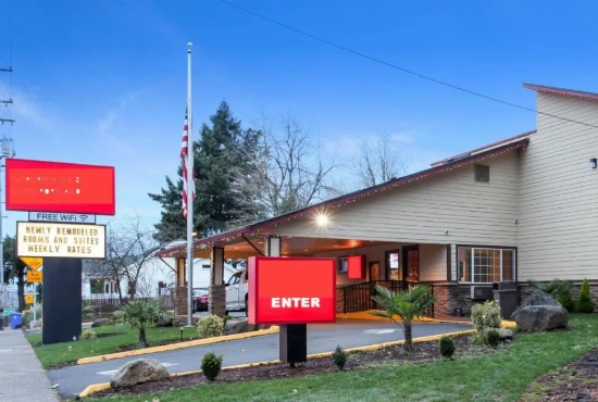 Evergreen Inn & Suites Portland Airport: Your Gateway to Comfort and Convenience